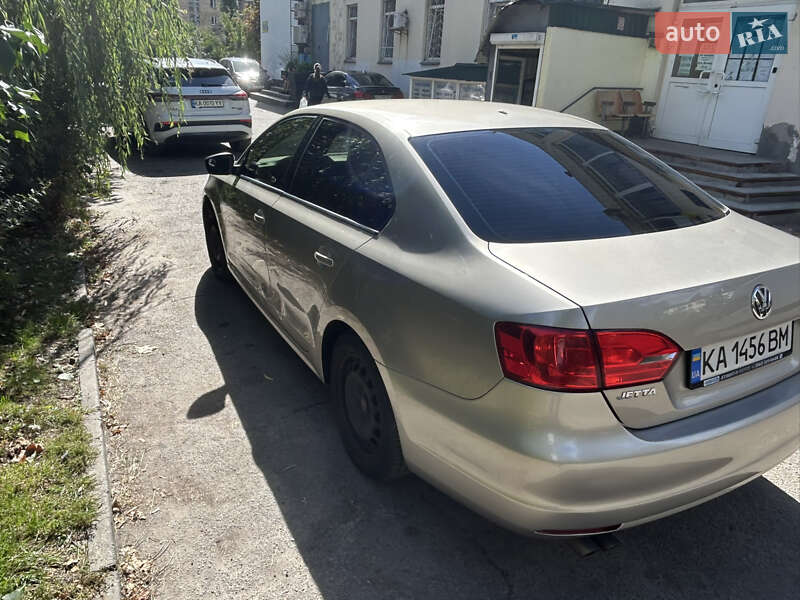 Седан Volkswagen Jetta 2012 в Киеве