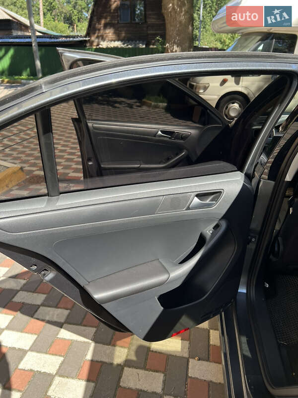 Седан Volkswagen Jetta 2014 в Киеве