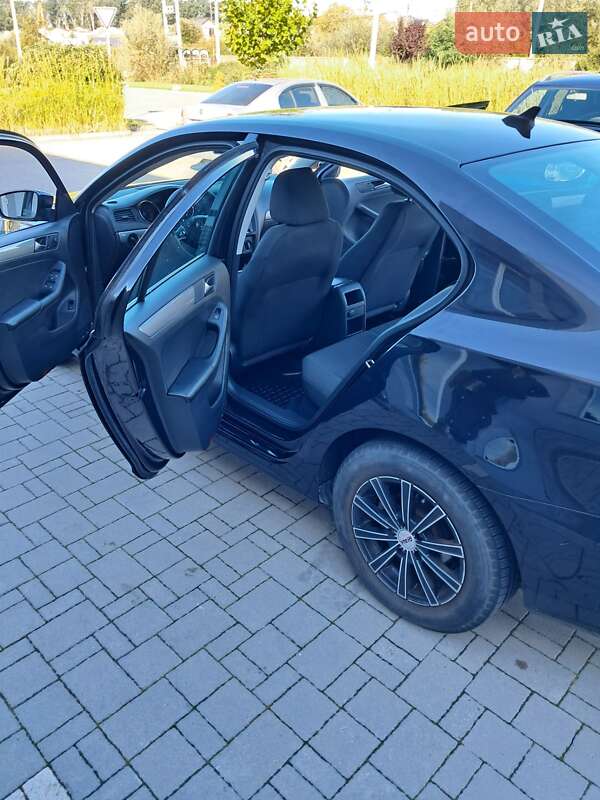 Седан Volkswagen Jetta 2015 в Мурованом фото 31 Седан Volkswagen Jetta 2015 в Мурованом