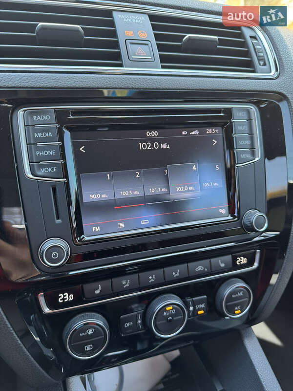 Седан Volkswagen Jetta 2016 в Харькове