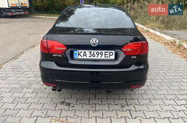 Седан Volkswagen Jetta 2011 в 