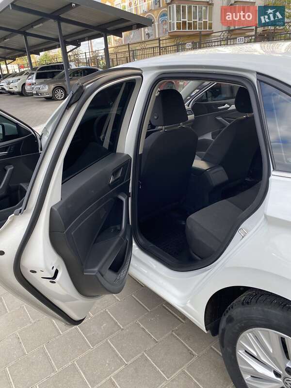 Седан Volkswagen Jetta 2019 в Житомире