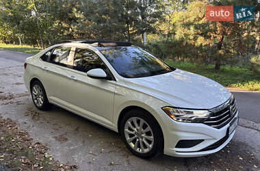 Седан Volkswagen Jetta 2019 в Киеве