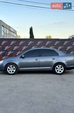 Седан Volkswagen Jetta 2005 в 