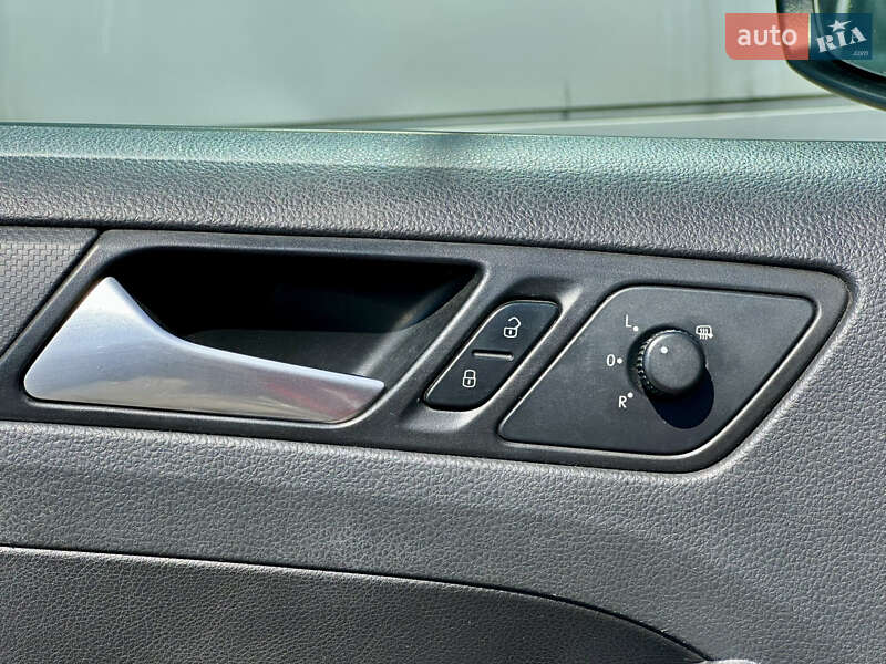 Седан Volkswagen Jetta 2014 в Киеве фото 27 Седан Volkswagen Jetta 2014 в Киеве