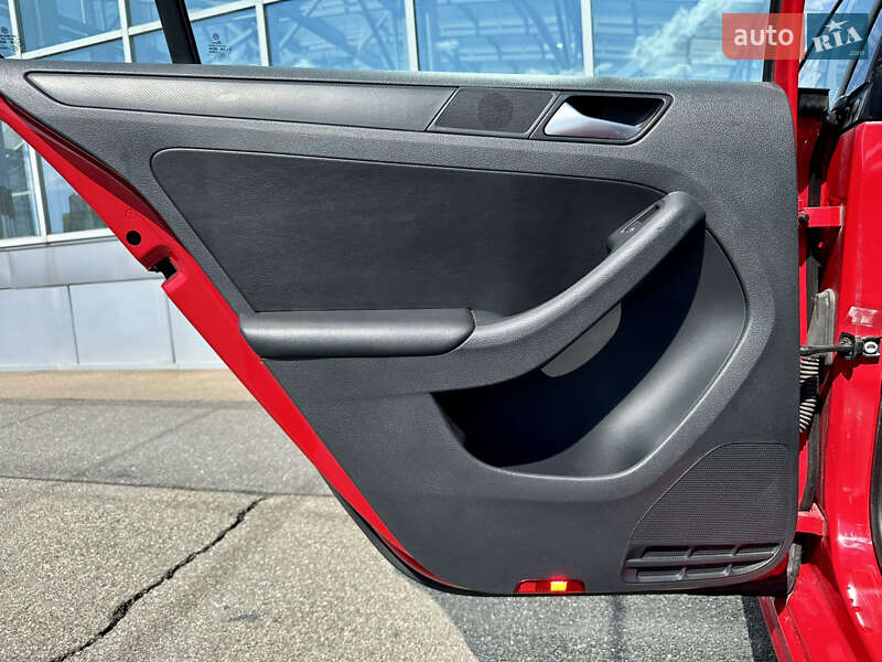Седан Volkswagen Jetta 2014 в Киеве фото 33 Седан Volkswagen Jetta 2014 в Киеве