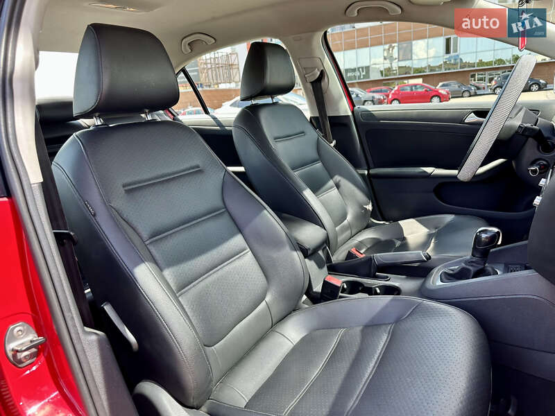 Седан Volkswagen Jetta 2014 в Киеве фото 43 Седан Volkswagen Jetta 2014 в Киеве