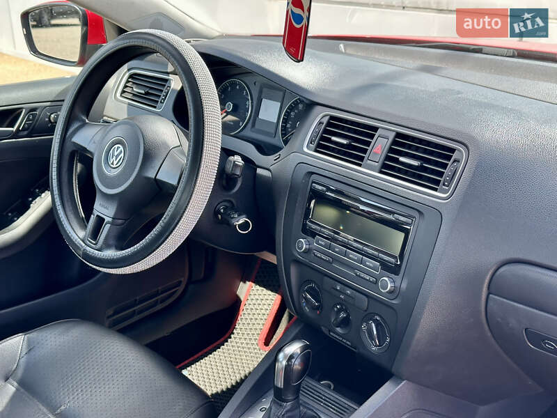 Седан Volkswagen Jetta 2014 в Киеве фото 45 Седан Volkswagen Jetta 2014 в Киеве