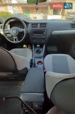 Седан Volkswagen Jetta 2011 в 