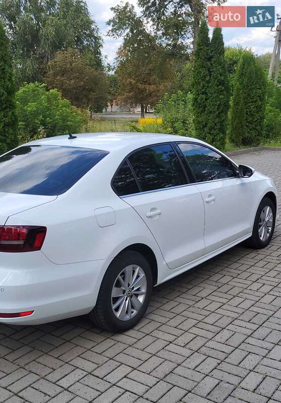 Седан Volkswagen Jetta 2016 в Киеве