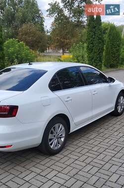 Седан Volkswagen Jetta 2016 в 