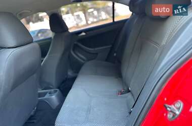 Седан Volkswagen Jetta 2012 в 