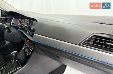 Седан Volkswagen Jetta 2019 в 