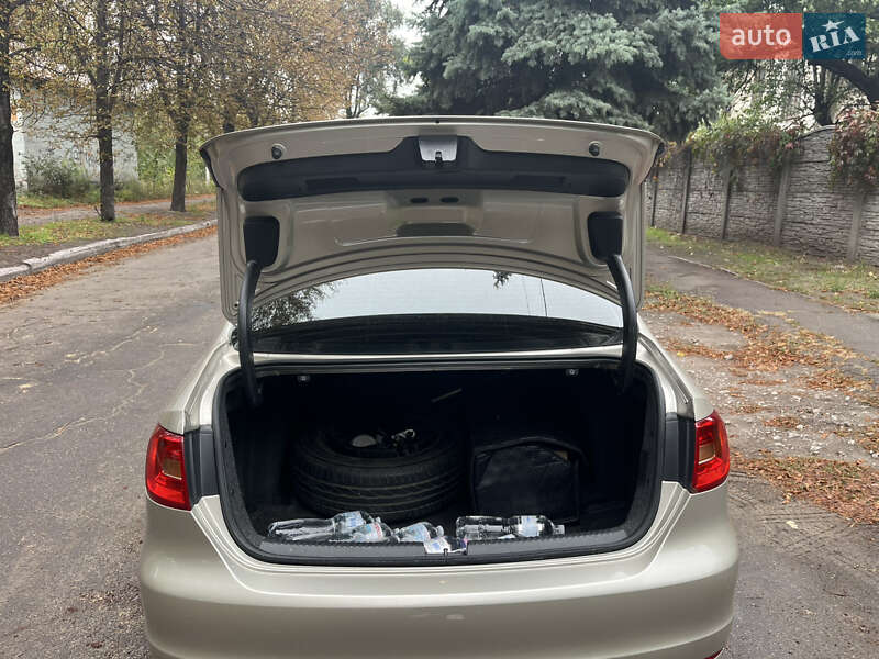 Седан Volkswagen Jetta 2013 в Каменском фото 11 Седан Volkswagen Jetta 2013 в Каменском