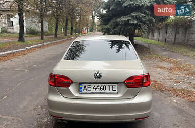 Седан Volkswagen Jetta 2013 в 