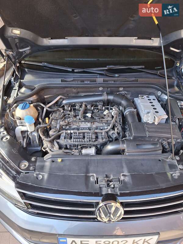 Седан Volkswagen Jetta 2015 в Киеве