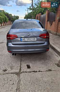 Седан Volkswagen Jetta 2015 в 