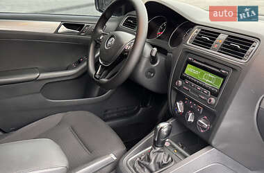 Седан Volkswagen Jetta 2014 в 