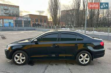 Седан Volkswagen Jetta 2013 в 