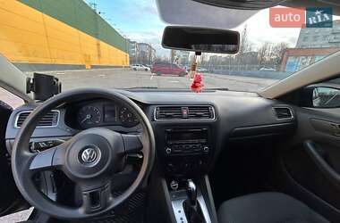 Седан Volkswagen Jetta 2013 в 