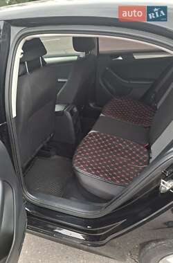 Седан Volkswagen Jetta 2017 в Ровно