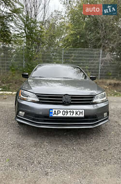 Седан Volkswagen Jetta 2015 в 