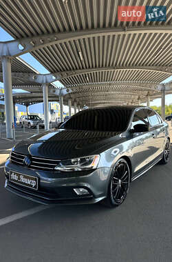 Седан Volkswagen Jetta 2015 в 