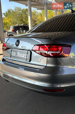 Седан Volkswagen Jetta 2015 в 