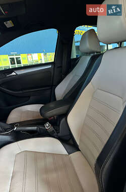 Седан Volkswagen Jetta 2015 в 