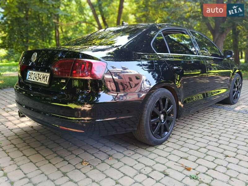 Седан Volkswagen Jetta 2014 в Львові