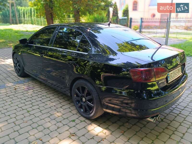 Седан Volkswagen Jetta 2014 в Львові