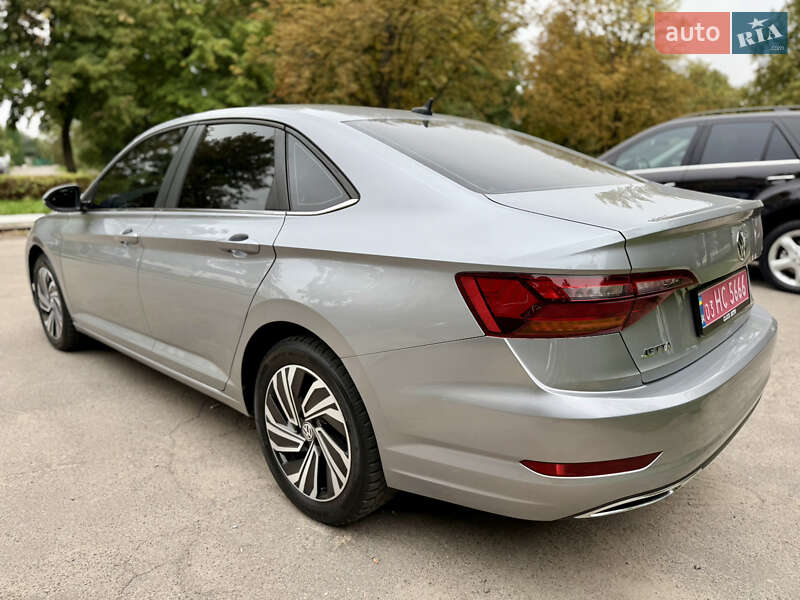 Седан Volkswagen Jetta 2019 в Ровно
