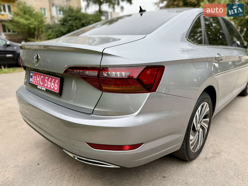 Седан Volkswagen Jetta 2019 в Ровно