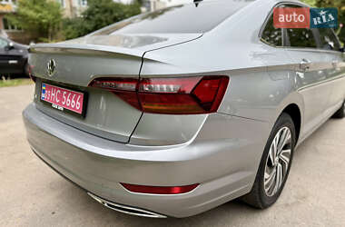 Седан Volkswagen Jetta 2019 в 