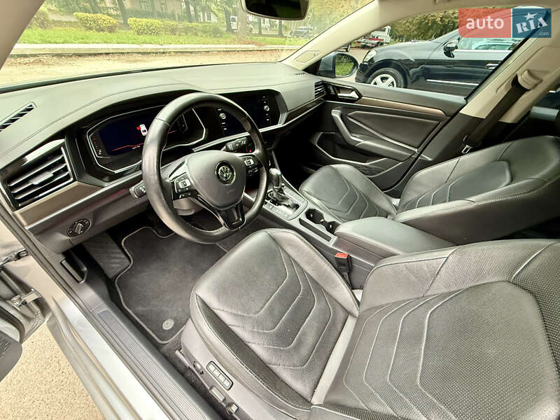 Седан Volkswagen Jetta 2019 в Ровно