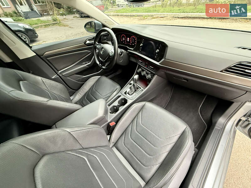 Седан Volkswagen Jetta 2019 в Ровно