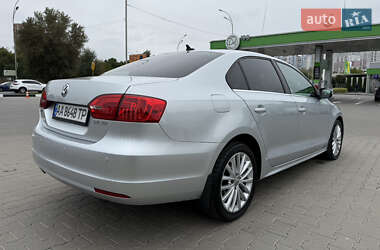 Седан Volkswagen Jetta 2011 в 