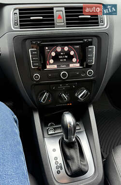 Седан Volkswagen Jetta 2011 в 