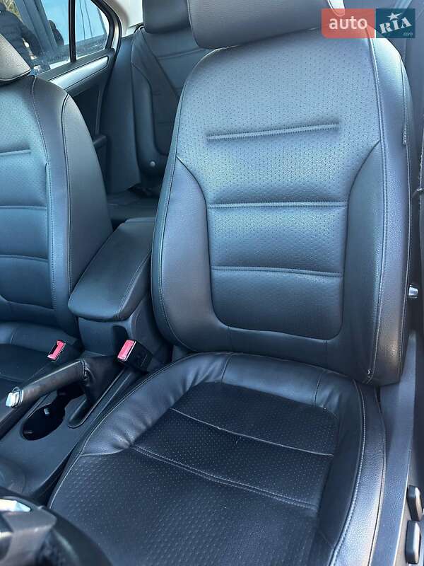 Седан Volkswagen Jetta 2013 в Самборе