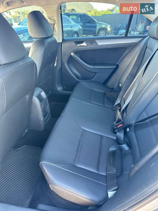 Седан Volkswagen Jetta 2013 в Самборе