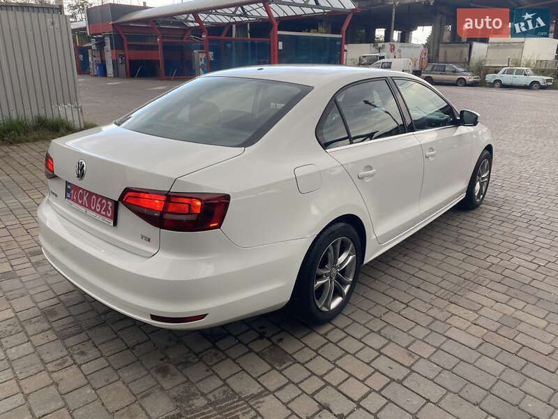 Седан Volkswagen Jetta 2017 в Львове