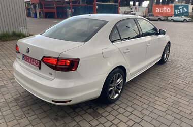 Седан Volkswagen Jetta 2017 в 