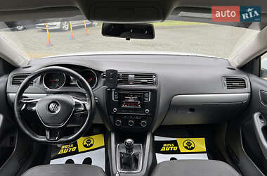 Седан Volkswagen Jetta 2016 в 