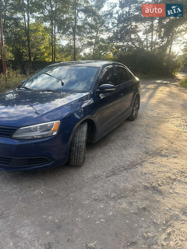 Седан Volkswagen Jetta 2011 в Львове