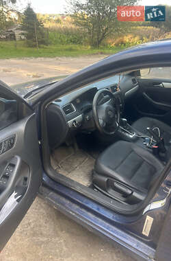 Седан Volkswagen Jetta 2011 в 