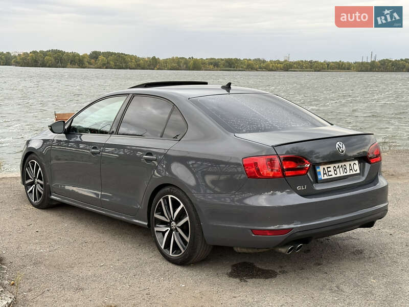 Седан Volkswagen Jetta 2012 в Днепре