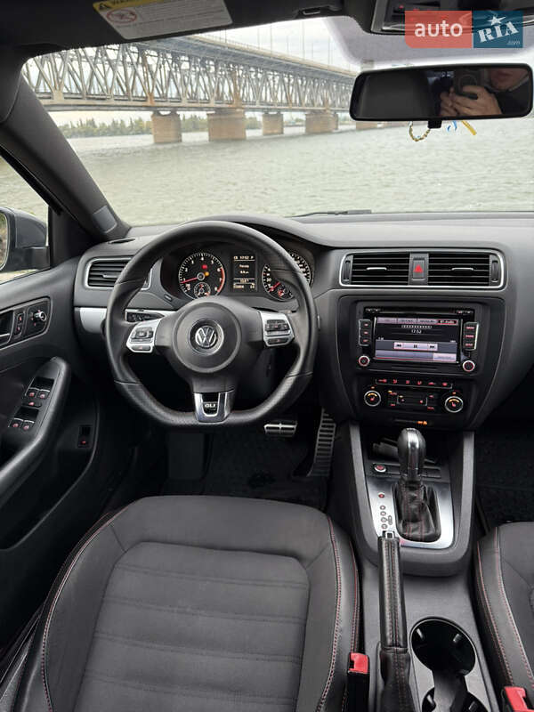 Седан Volkswagen Jetta 2012 в Днепре