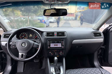 Седан Volkswagen Jetta 2013 в 