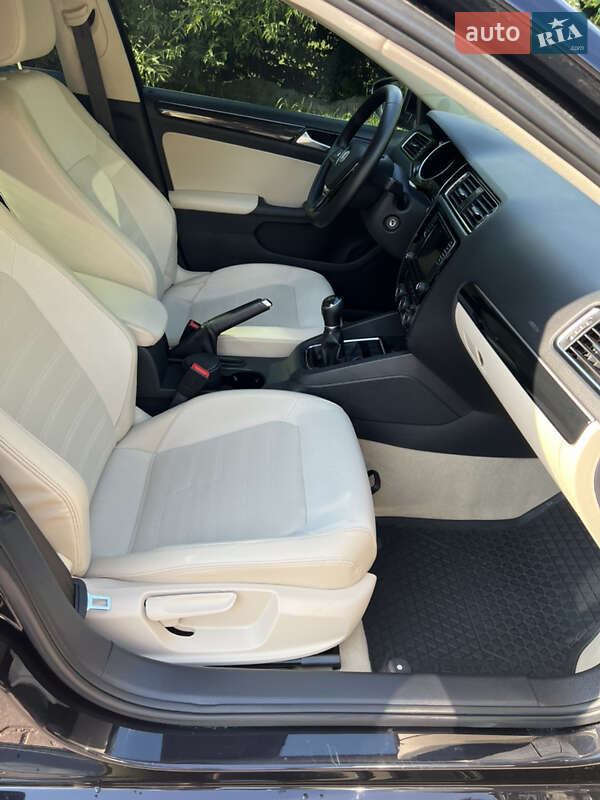 Седан Volkswagen Jetta 2016 в Рівному фото 12 Седан Volkswagen Jetta 2016 в Рівному