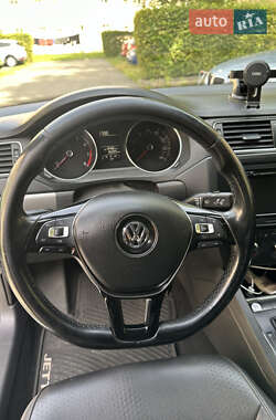 Седан Volkswagen Jetta 2015 в 